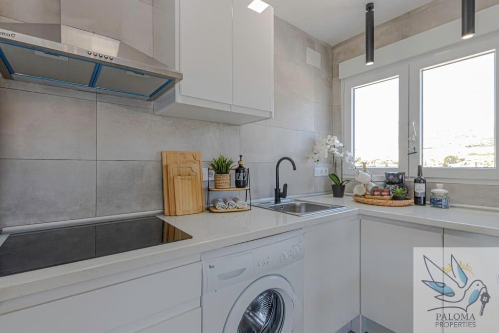 Wonderful Studio Apartment On The Beachfront Benalmádena Exteriör bild