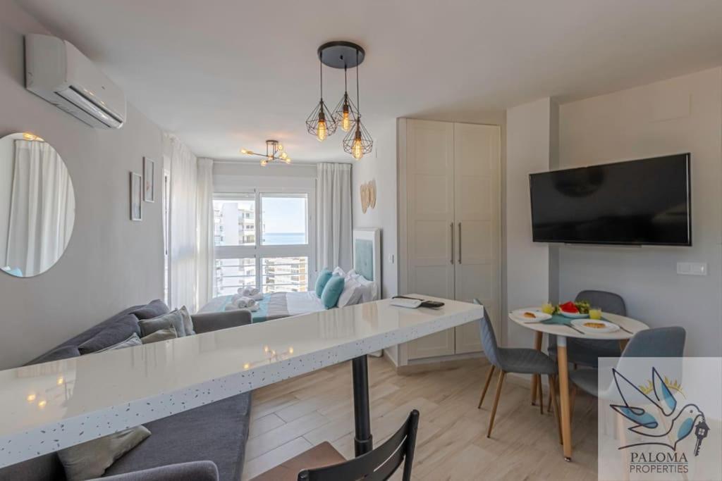 Wonderful Studio Apartment On The Beachfront Benalmádena Exteriör bild