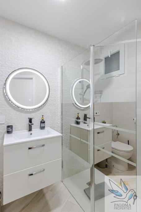 Wonderful Studio Apartment On The Beachfront Benalmádena Exteriör bild