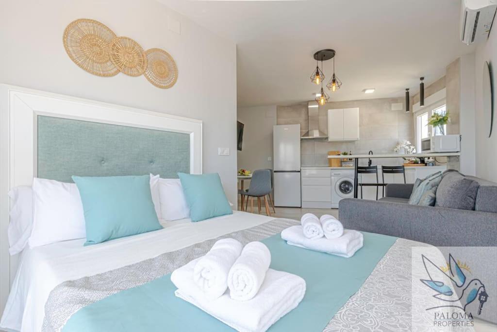 Wonderful Studio Apartment On The Beachfront Benalmádena Exteriör bild